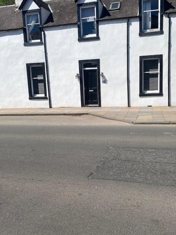 High Street House Sleeps 4 With Parking