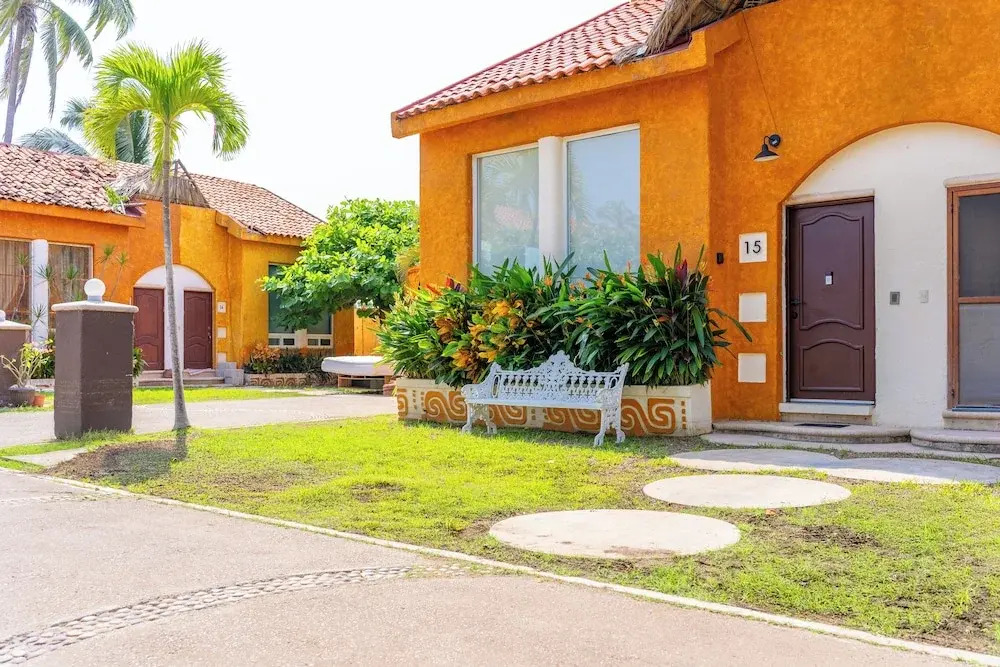 Family Condo with 3 BDR Pool & Hot tub