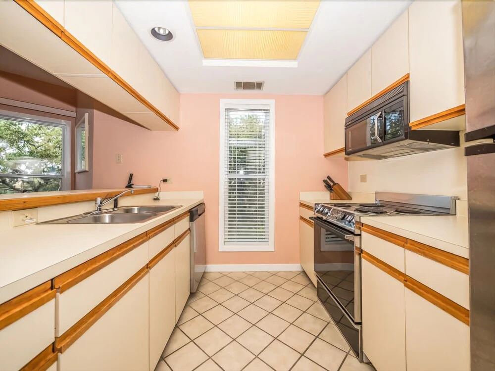 Barrington Court 417 - One Bedroom Condo