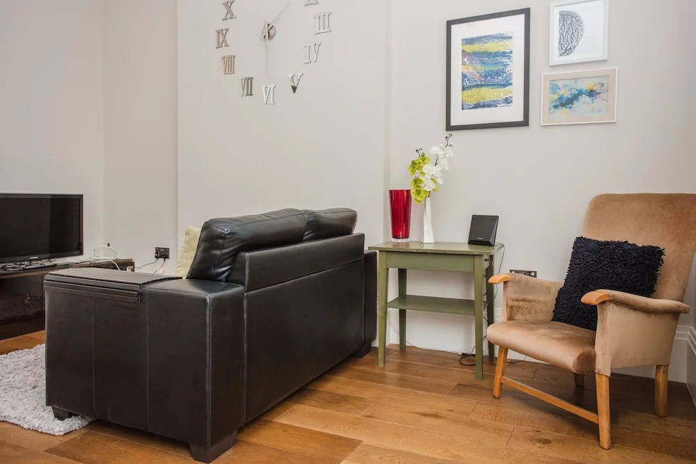 2 Bedroom Apartment in Clapham Accommodates 3
