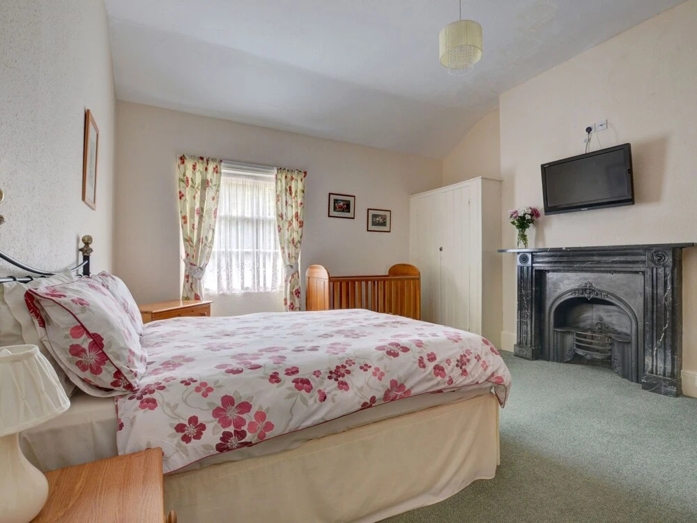 Stunning, Luxury Holiday Home With Covered Swimming Pool and Billiards Table in Barnstaple