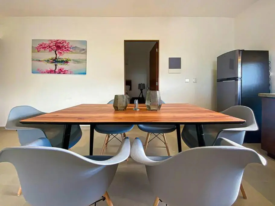Luxury Condo 10 min walk from the Beach