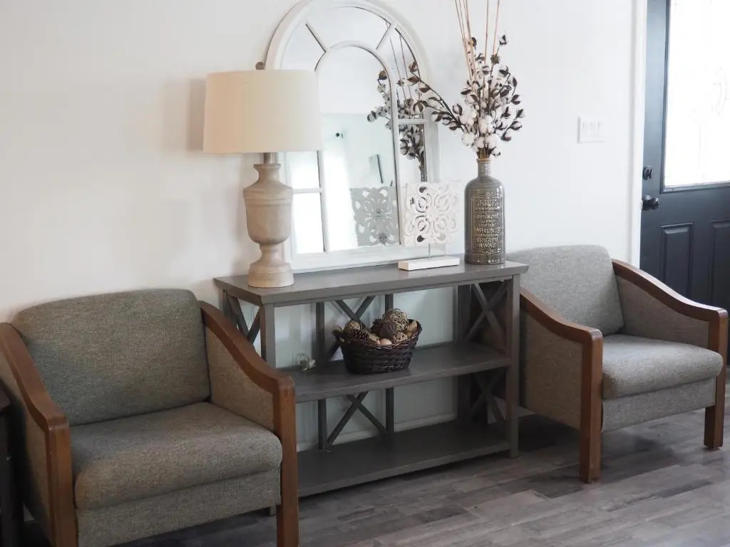 Newly Renovated, Modern 3 Bedroom 2 Bath Farmhouse in the City