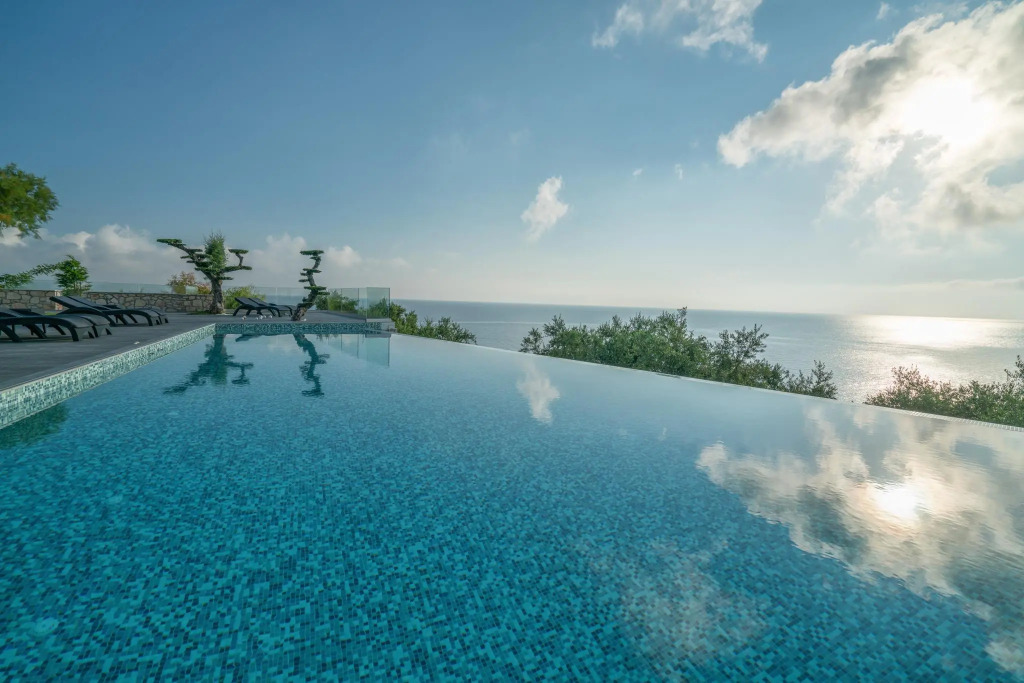 Kymothoe Elite Suites