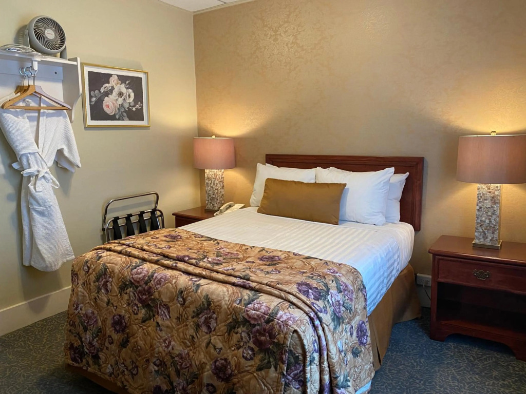 Kingston Hotel