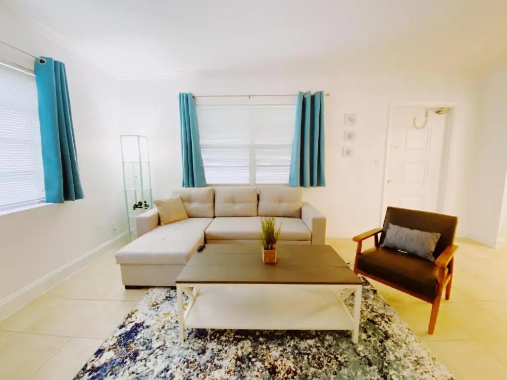 Bayview Regency Apartments By Lowkl