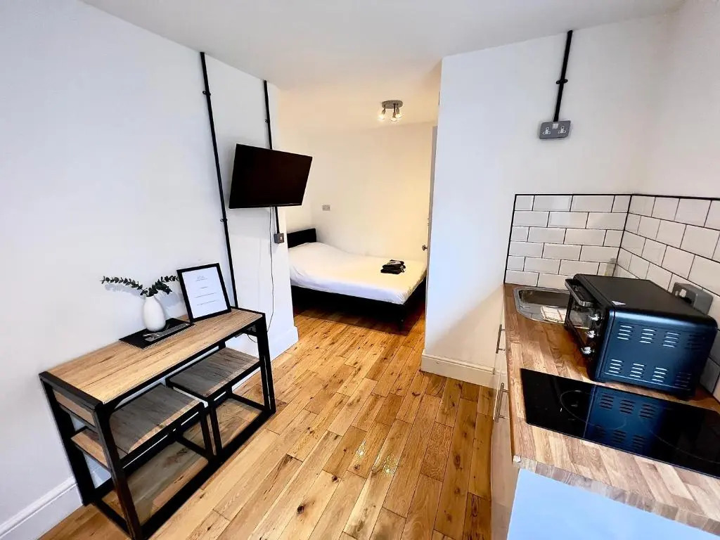 Flat 4, 10 St John's