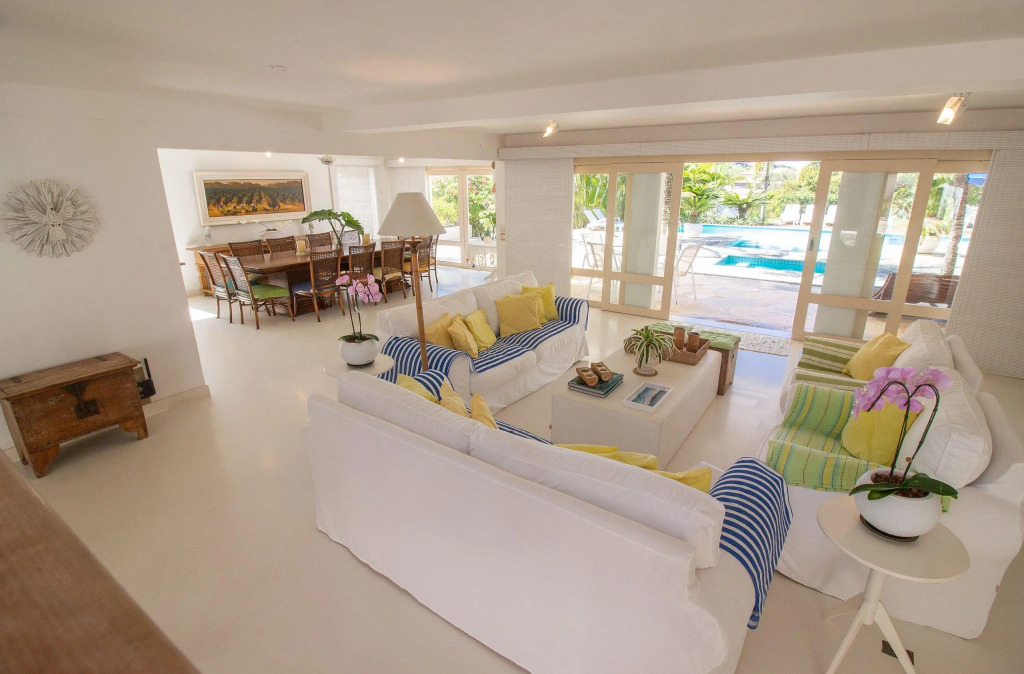 Harmoniosa Mansão com Sete Suítes a 3 min da Praia da Ferradura por Luxury Rentals