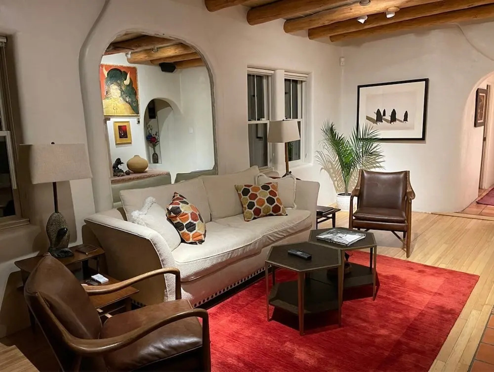 Casa De Gracia - Historic East Side Sanctuary, Perfect for Working From Home