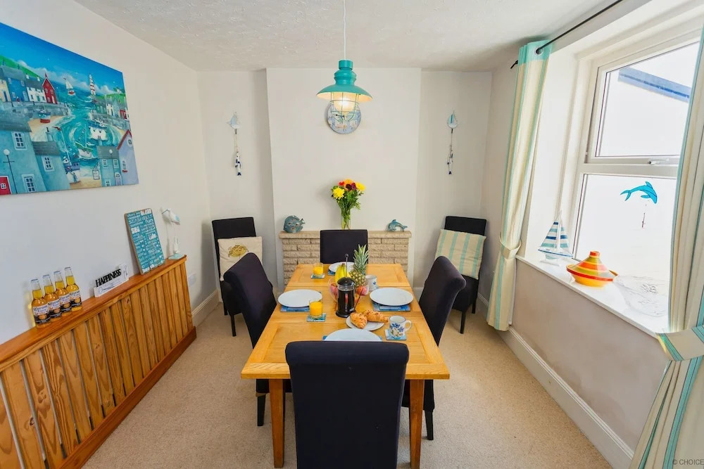 Dolphin Cottage