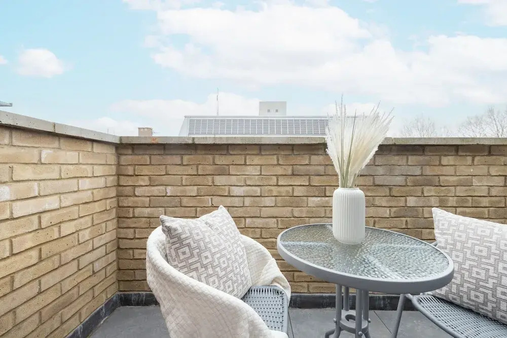 Stylish 2BR 2BA by the Heart of Soho