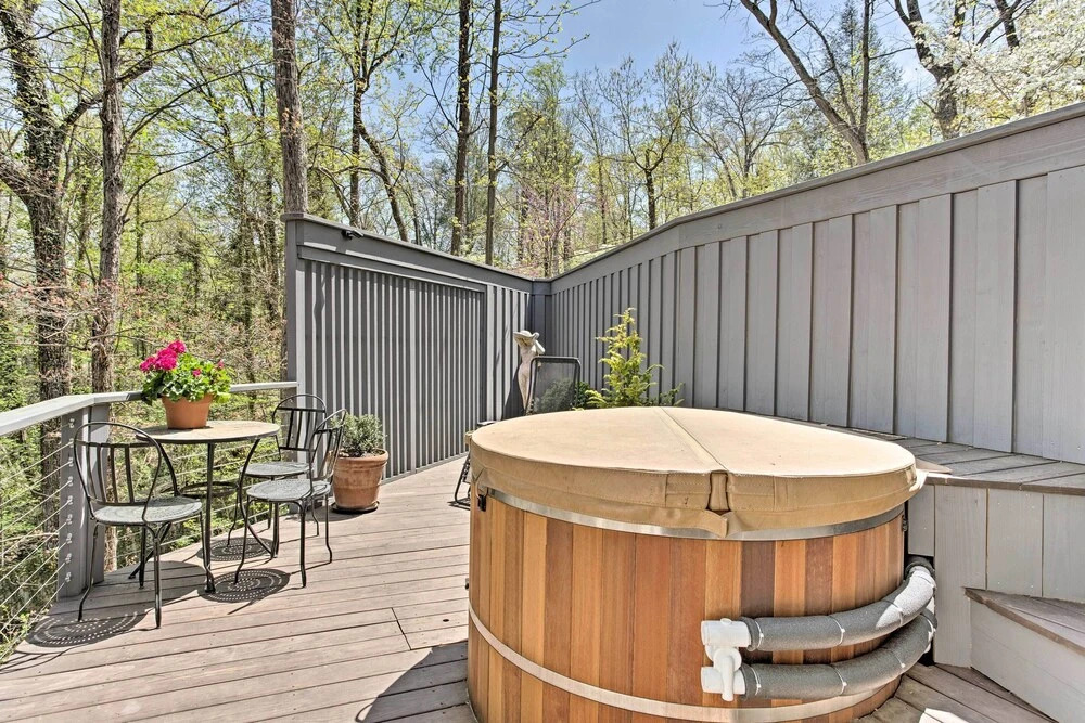 Enchanting Tryon Home w/ Hot Tub ~ 14 Mi to Tiec!