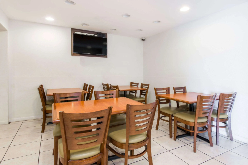 Knights Inn Gallup at 3208 W Hwy 66