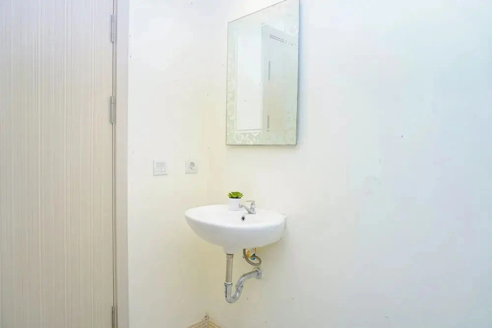 Modern Space And Restful 2Br At Apartment Meikarta