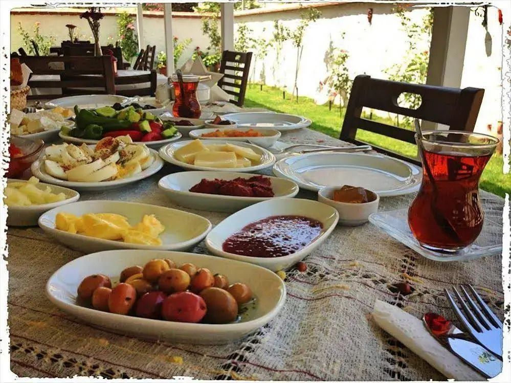 Mor Salkım Konağı