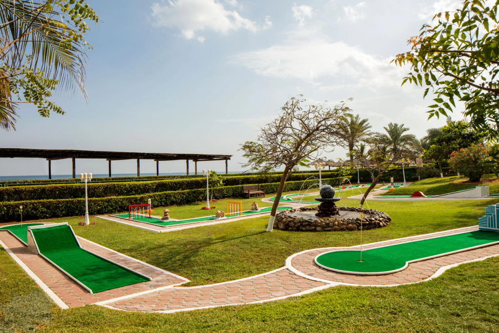 Курортный отель Le Meridien Al Aqah Beach Resort