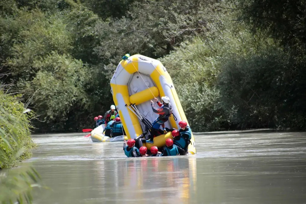 CENTRO DE OCIO ALÚA Bungalows Camping Rafting Benamejí