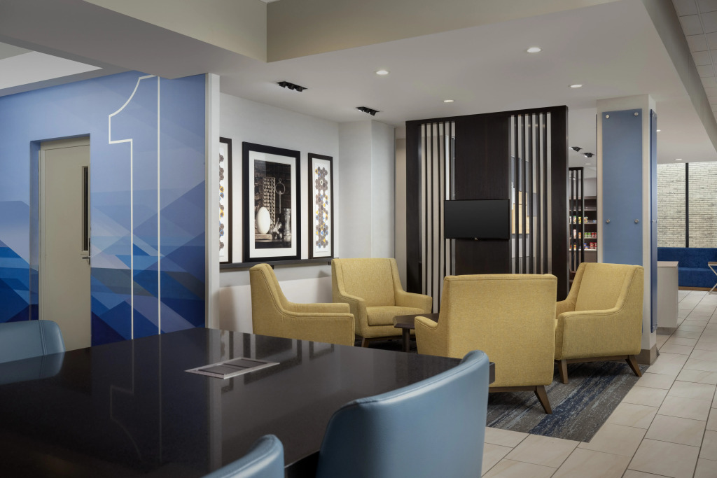 Holiday Inn Express & Suites Pittsburgh North Shore by IHG
