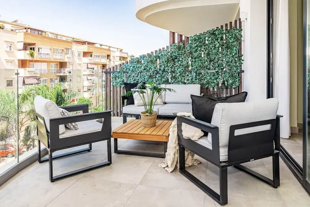 Inf3.3k- Stunning City Apartment Close to Beaches