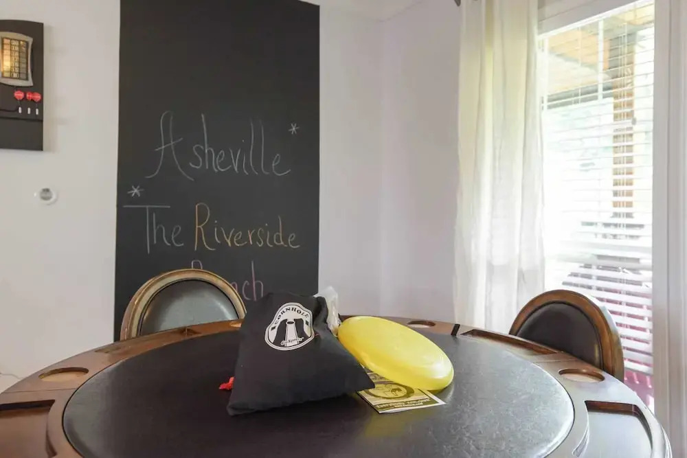 Riverside Ranch by Avantstay Mins to Downtown
