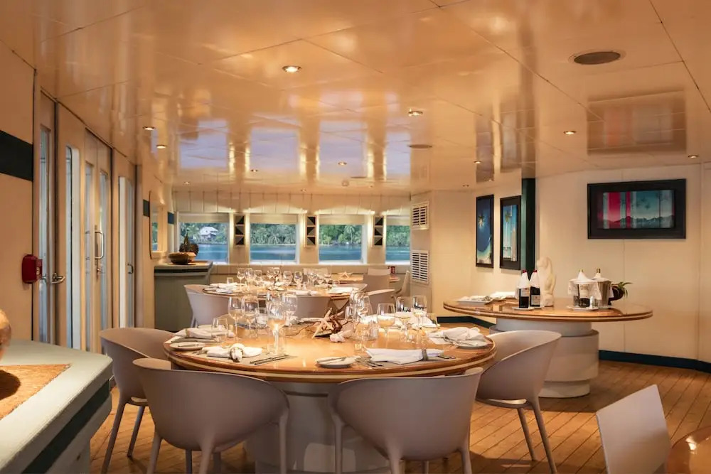 Haumana Cruises - Bora-Bora to Taha'a (Monday to Thursday)