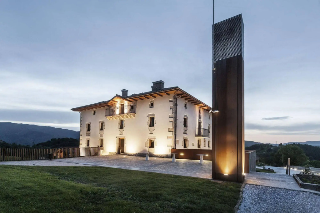 Palacio de Yrisarri by IrriSarri Land