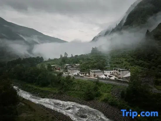 Siguniang Mountain Nation Park Hotel（The most popular and convenient hotel for overseas guests）