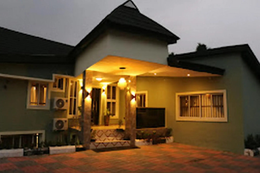 Saire Hotels