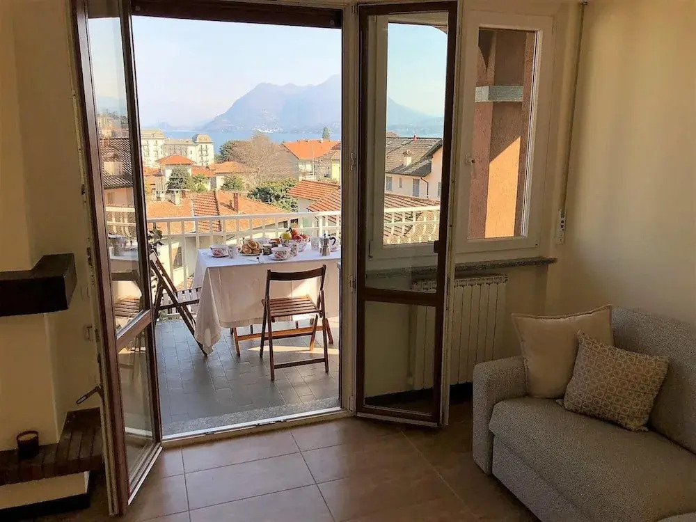 Beth Lake View Apartment in Stresa