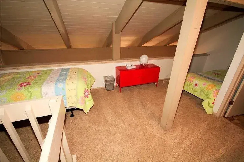 Discovery 4 112 Loft 1 Br condo by RedAwning