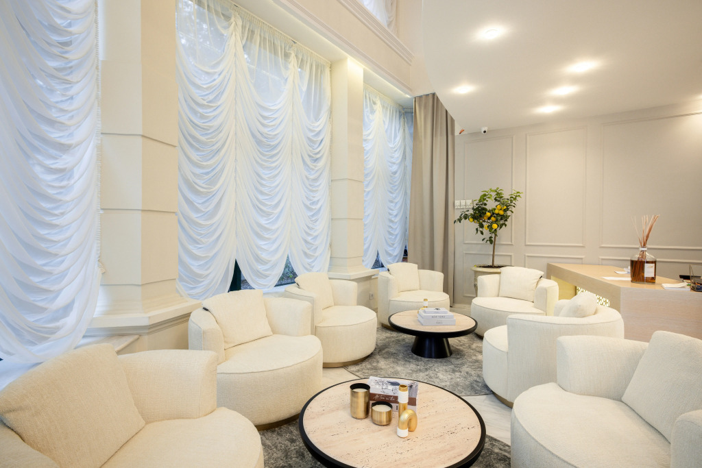 Tresor Le Palais Timisoara, Curio Collection by Hilton
