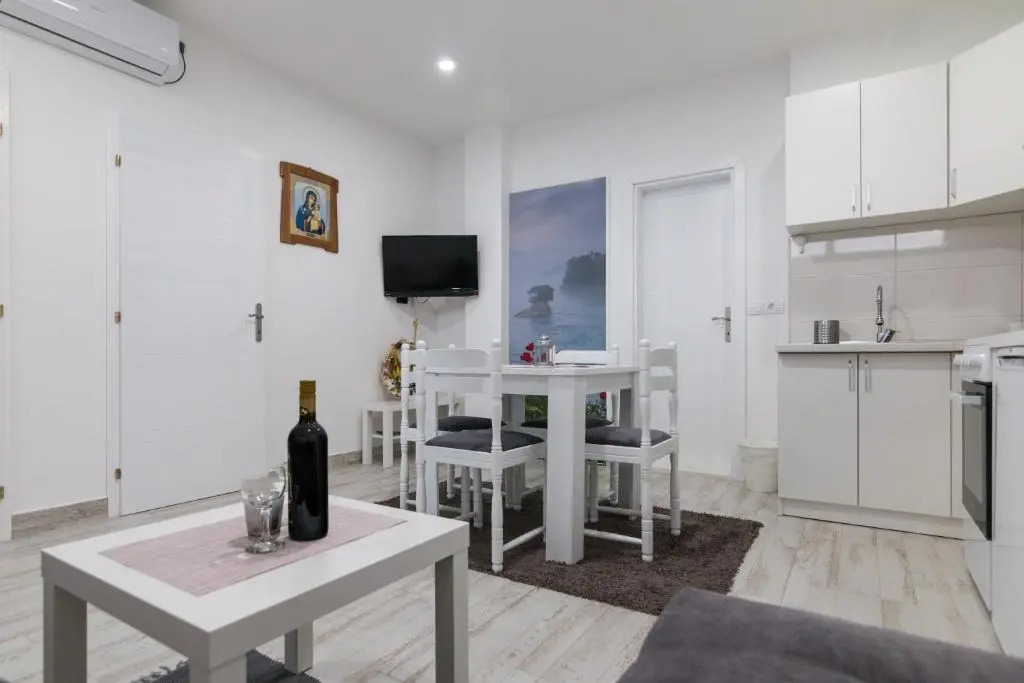 Apartment BB