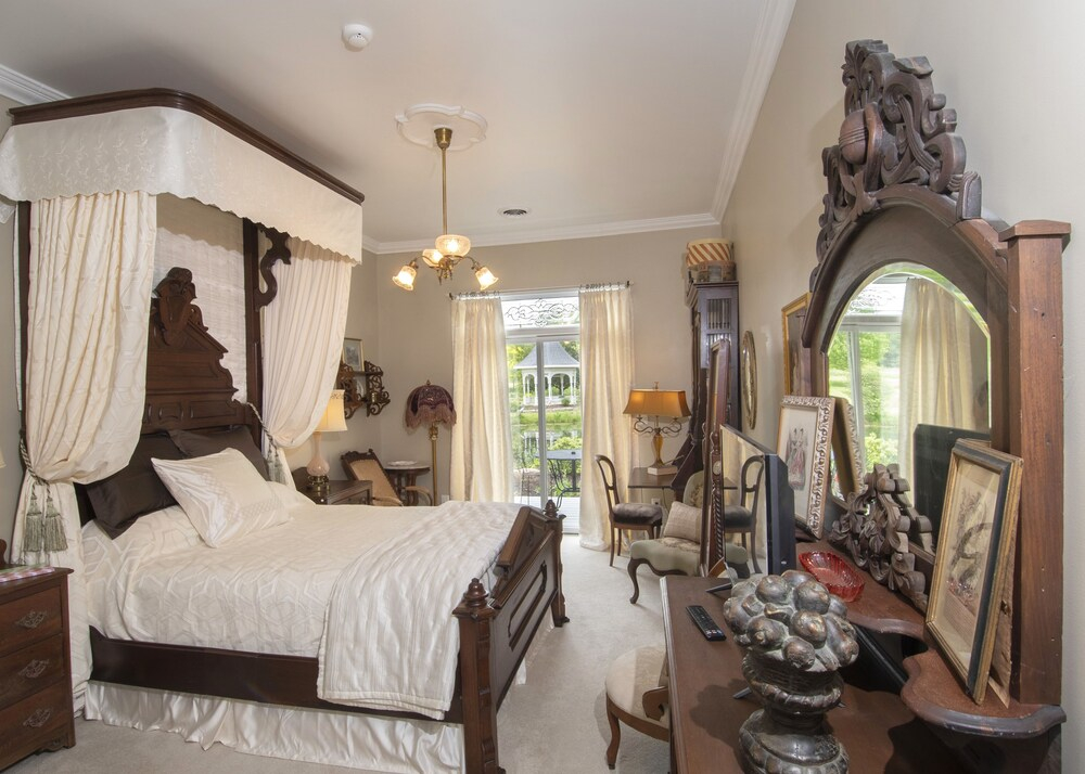 Inntiquity, A Country Inn