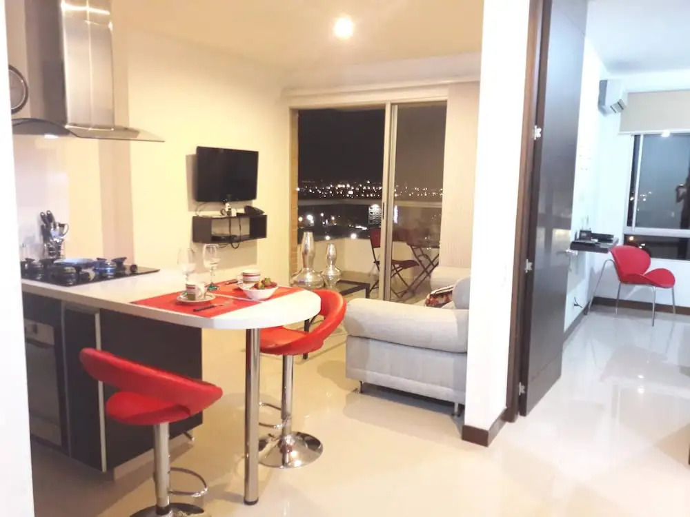 Luxurious Apartment in Front of the Chipichape Shopping Center