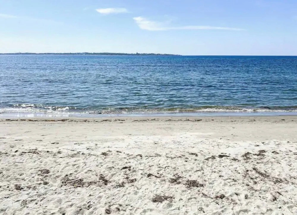 2BR Laid Back Apartment, near beach