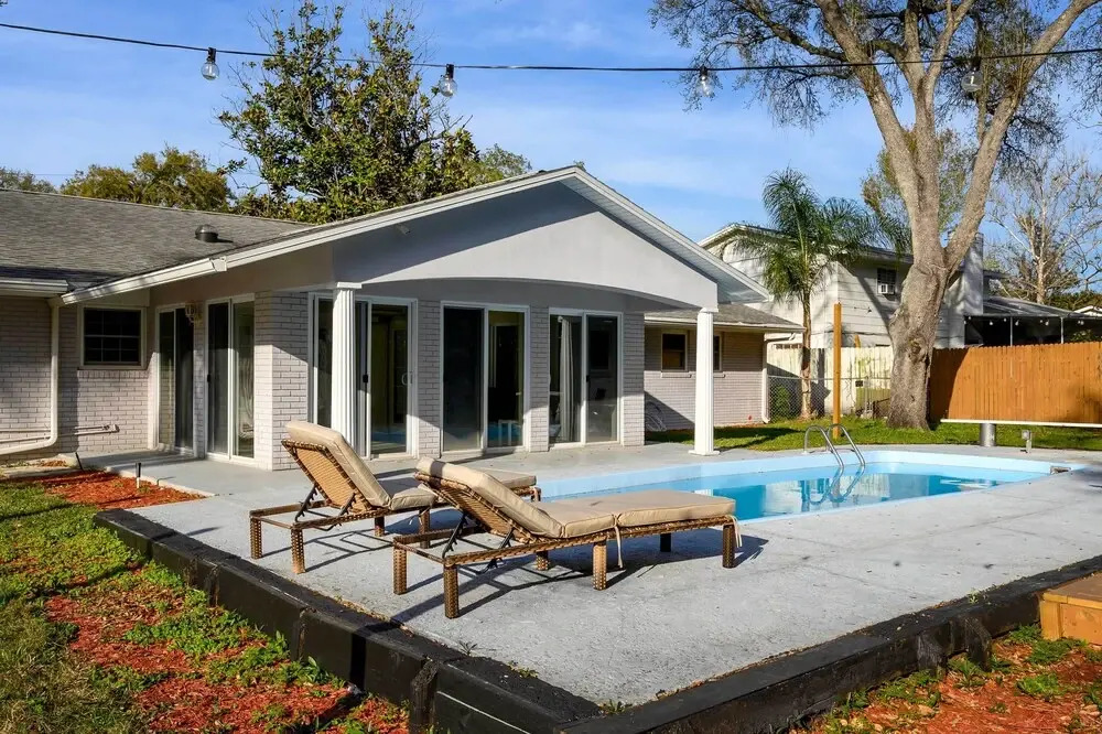 Pool & Game Room: Spacious Brandon Home