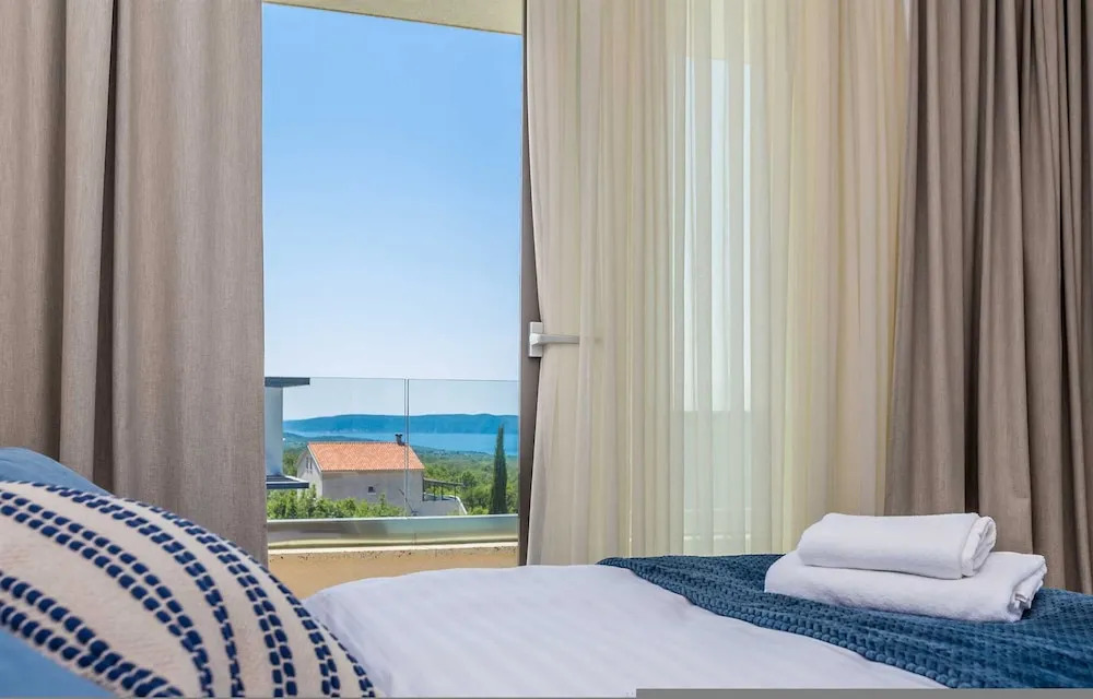 Villa VISTA with private pool and sauna