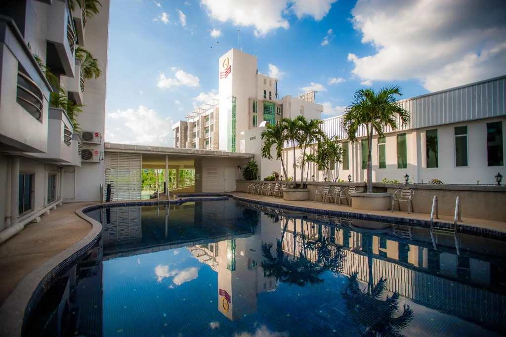 Golden City Rayong Hotel