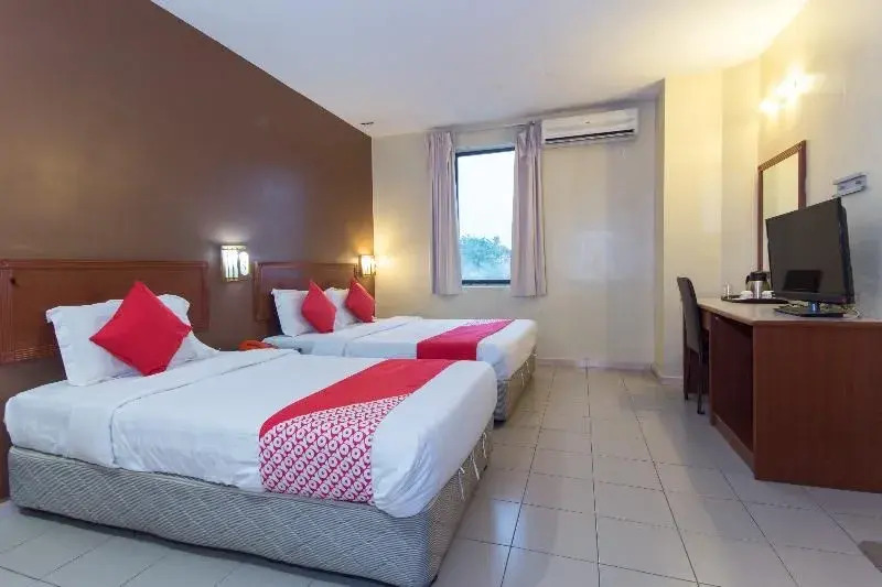 Super OYO 447 Comfort Hotel Meru