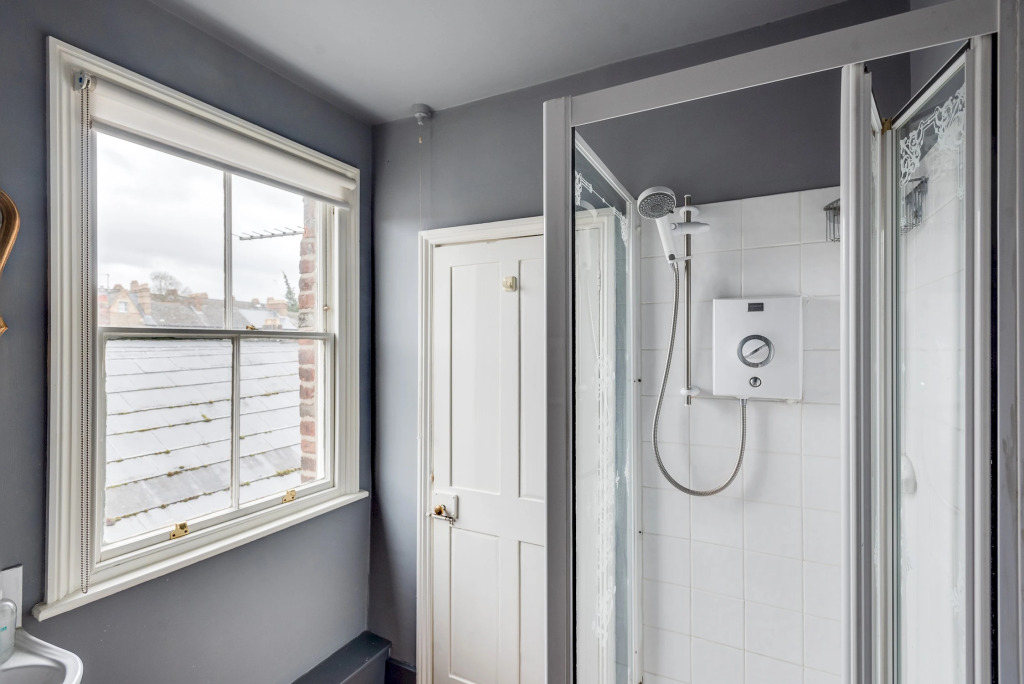 The Walton House spacious 3-Bedroom Jericho House close to City Centre