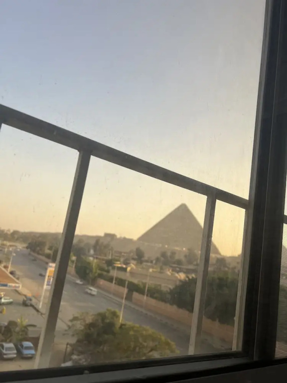 Paradise Pyramids View Inn Hotel