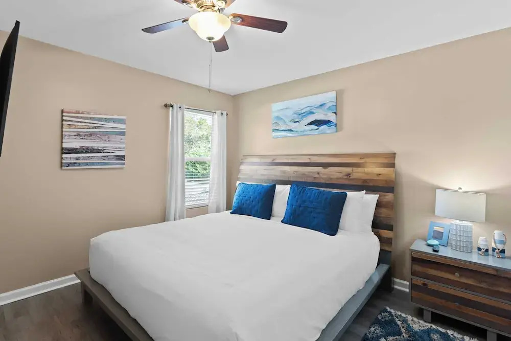 PCB Group-friendly Duplex w/ Pool, Backyard Lounge & 2 Kitchens