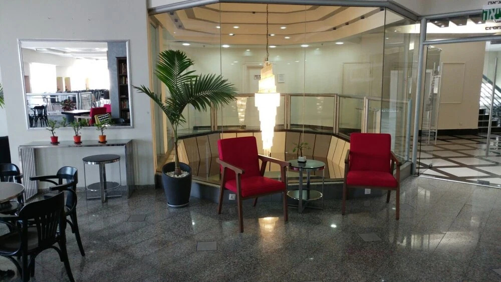 Market Hotel