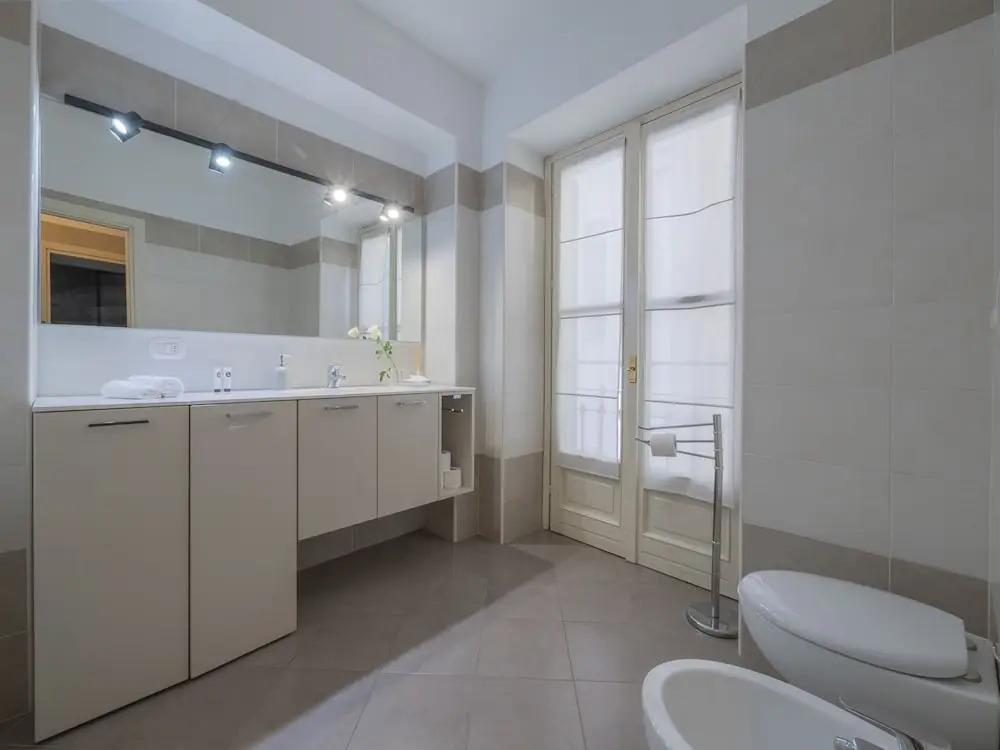 Corso Venezia - Elegant 1 BR apt With Shared Rooftop Terrace in the Heart of Milan