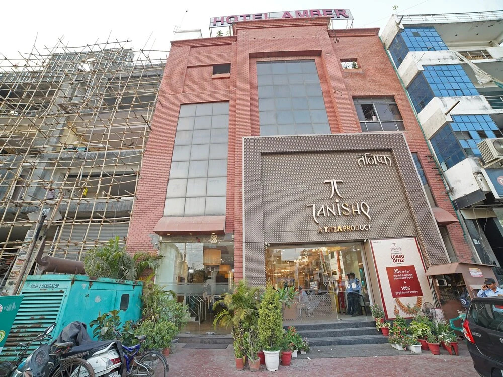 Oyo 7872 Amber Hotel