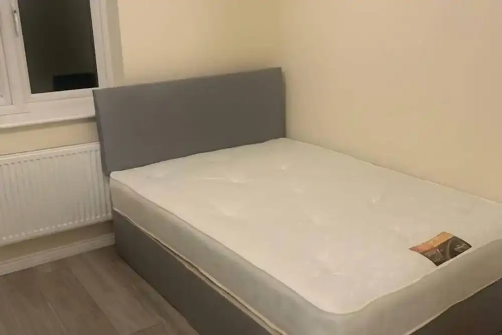 2 Bedroom House - Sleeps 5 - Free Parking, Wifi