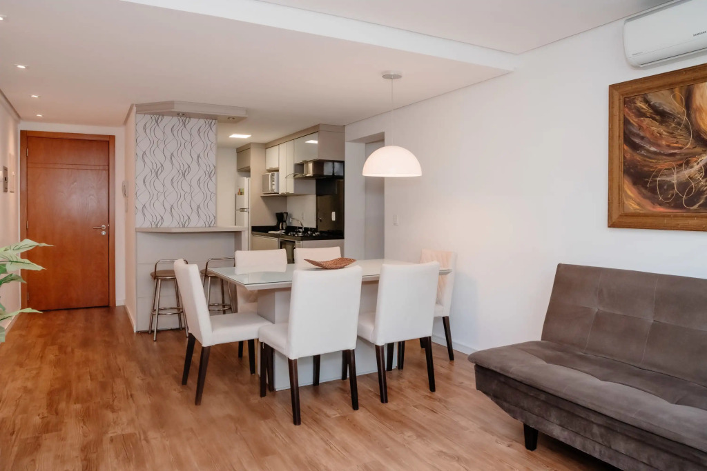 Apartamento charmoso e iluminado em bairro nobre de Gramado