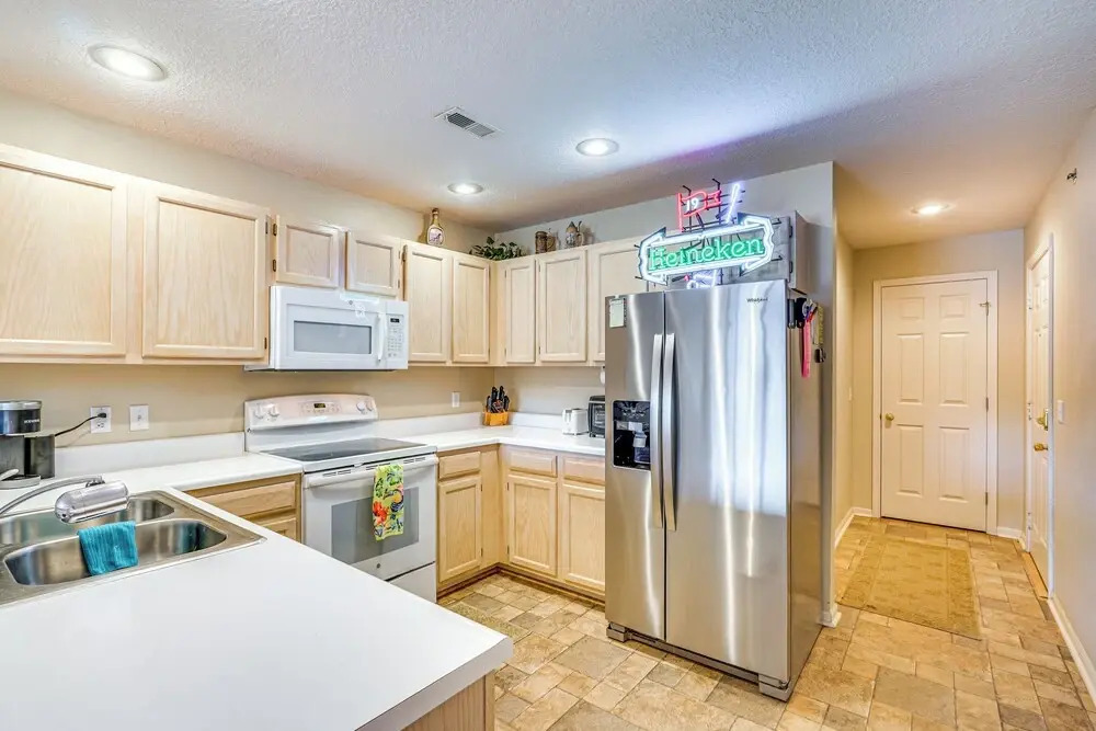 Lakefront Osage Beach Condo w/ Water-view Balcony!