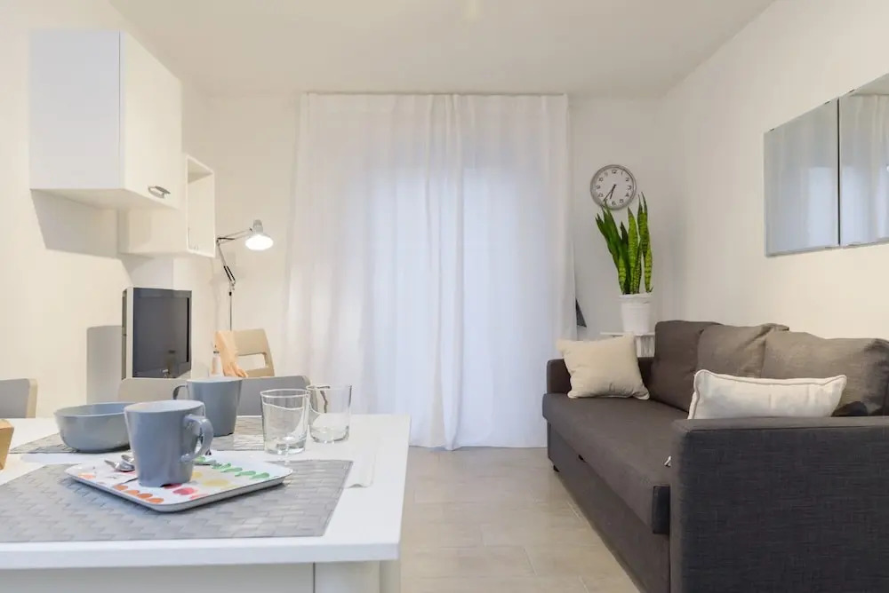 Marinas White Apartment