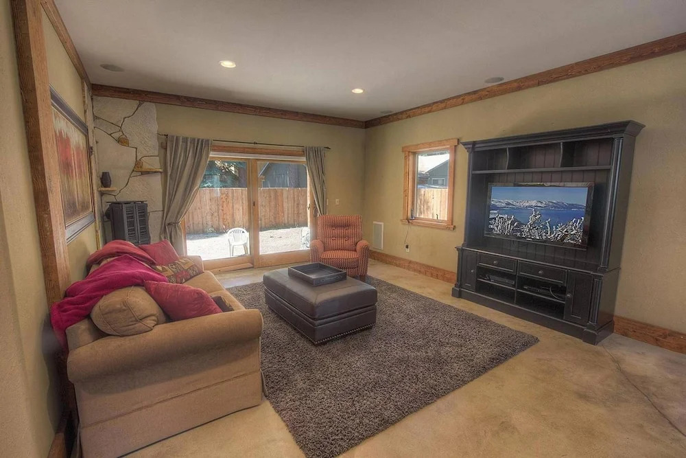 Gardner Mtn Gathering Place by Lake Tahoe Accommodations